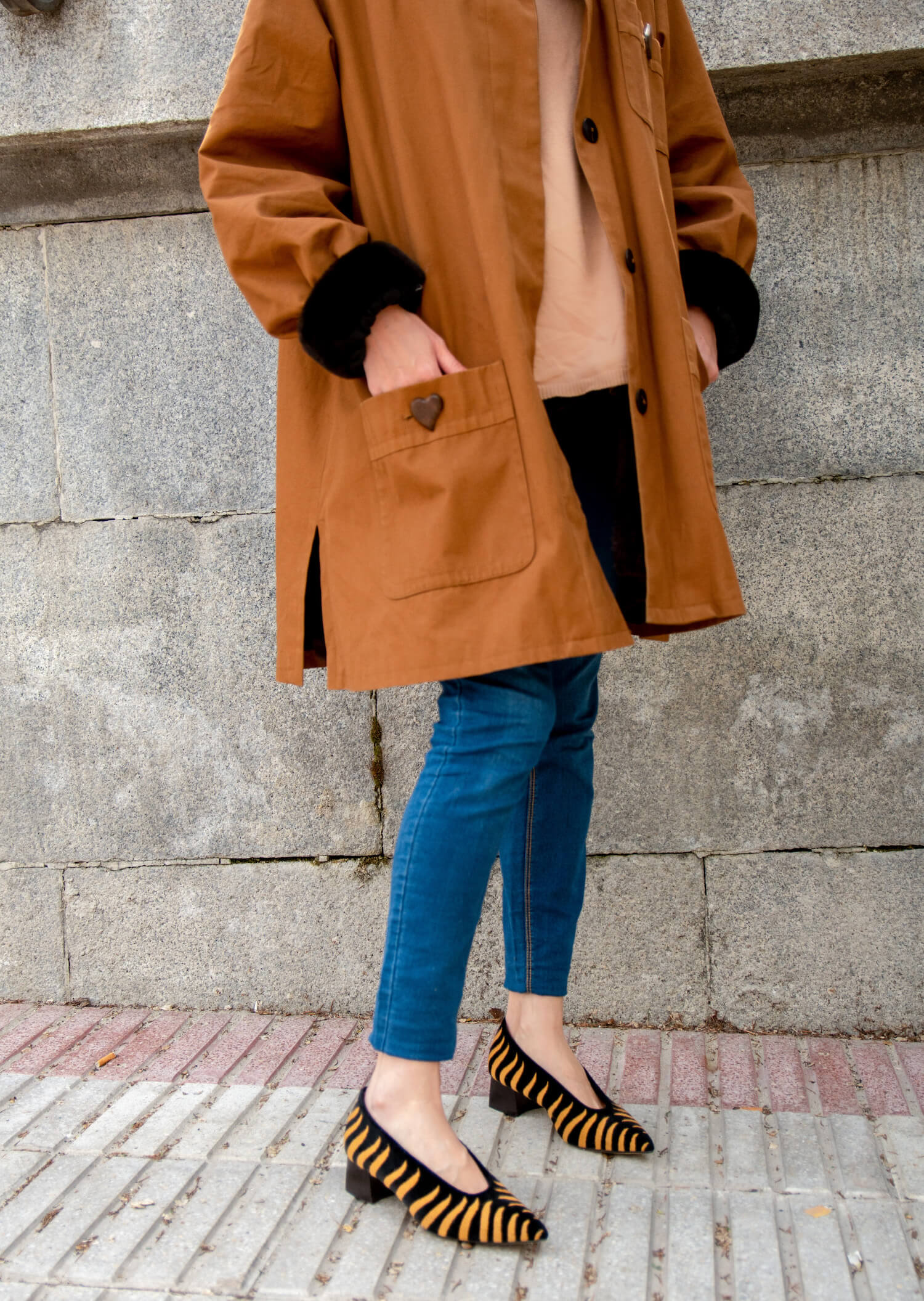 Momocshoes_Felinotaconmidi_zapatosveganosfabricadosenEspanaconmaterialessostenibles_colornegroybordado_2