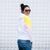 AMY – hoody wit – gemaakt van biologisch katoen – wit, roze, geel - Afbeelding 2