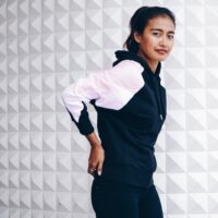 AMY – hoody zwart – gemaakt van biologisch katoen – zwart, wit, roze - Afbeelding 4