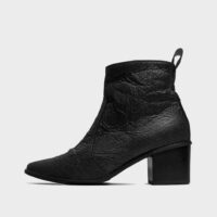 Swan No.1 Black Pina boots made of Pinatex