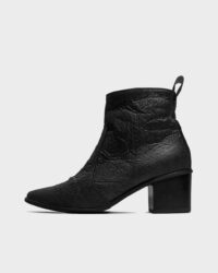 Swan No.1 Black Pina boots made of Pinatex