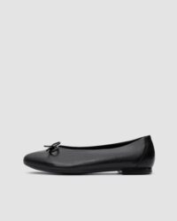 Mossy Pumps Black ballet flats with a bow